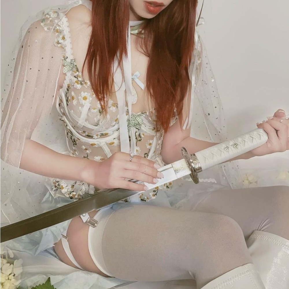 FOR LOVE & LEMONS Tossed Daisy Corset - Picture 7 of 7